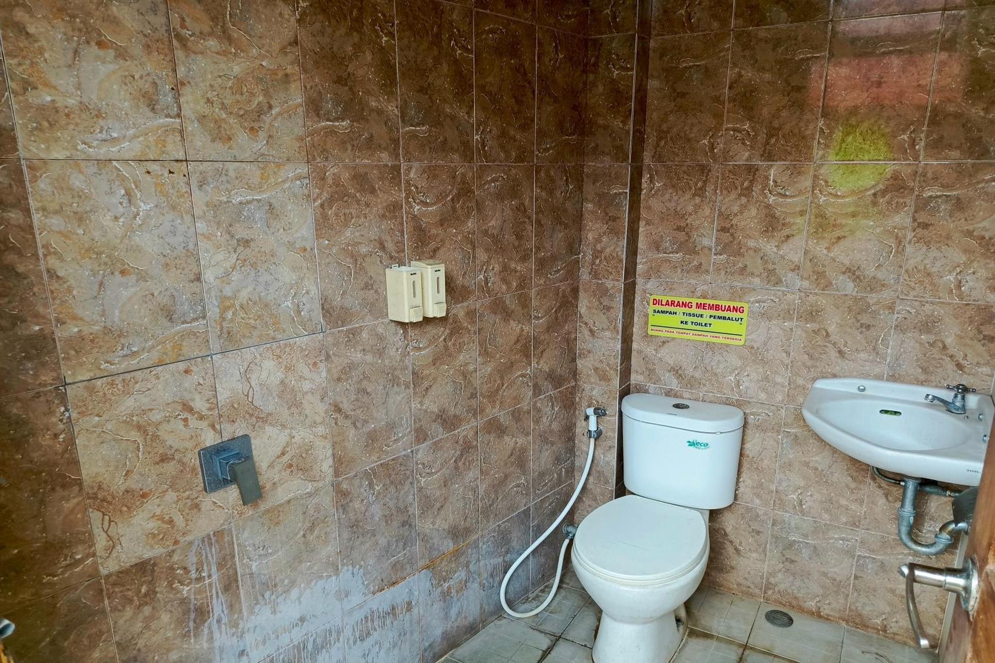 Java Capsule Hotel Malang Buitenkant foto
