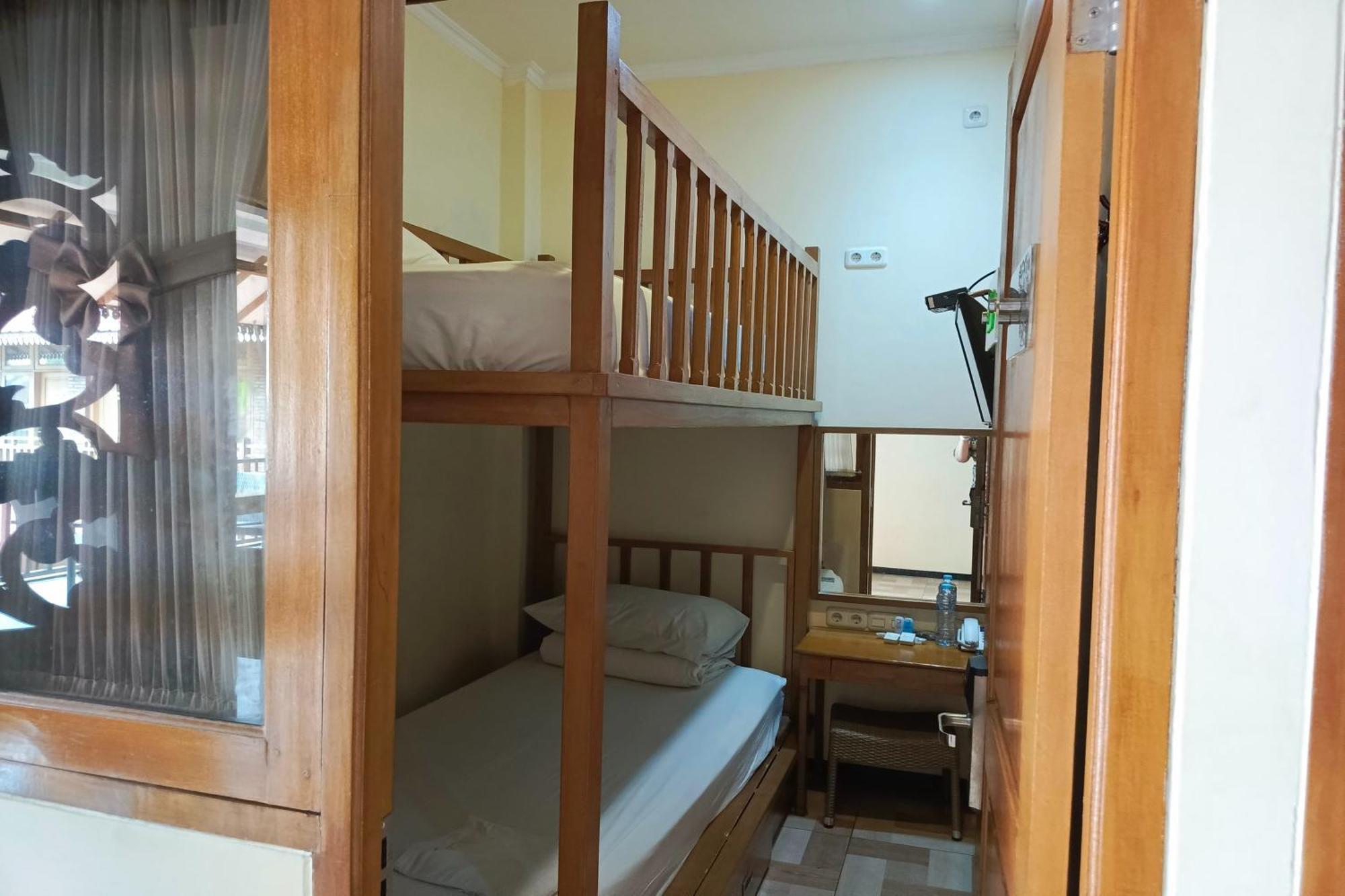 Java Capsule Hotel Malang Buitenkant foto