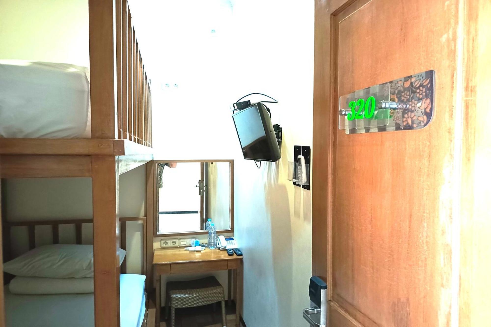 Java Capsule Hotel Malang Buitenkant foto